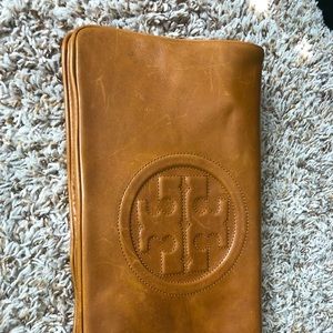 Tory Burch Bombe Reva clutch tan